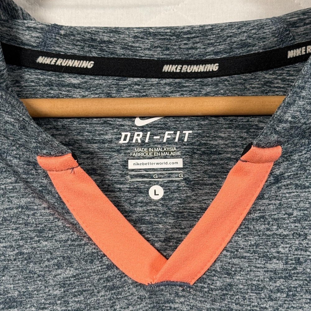 NIKE DRI-FIT RUNNING Size L Womens Blue Front Pocket Fitted Athletic Hoodie - Picture 3 of 8